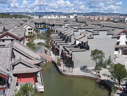 逃离空旷大街
